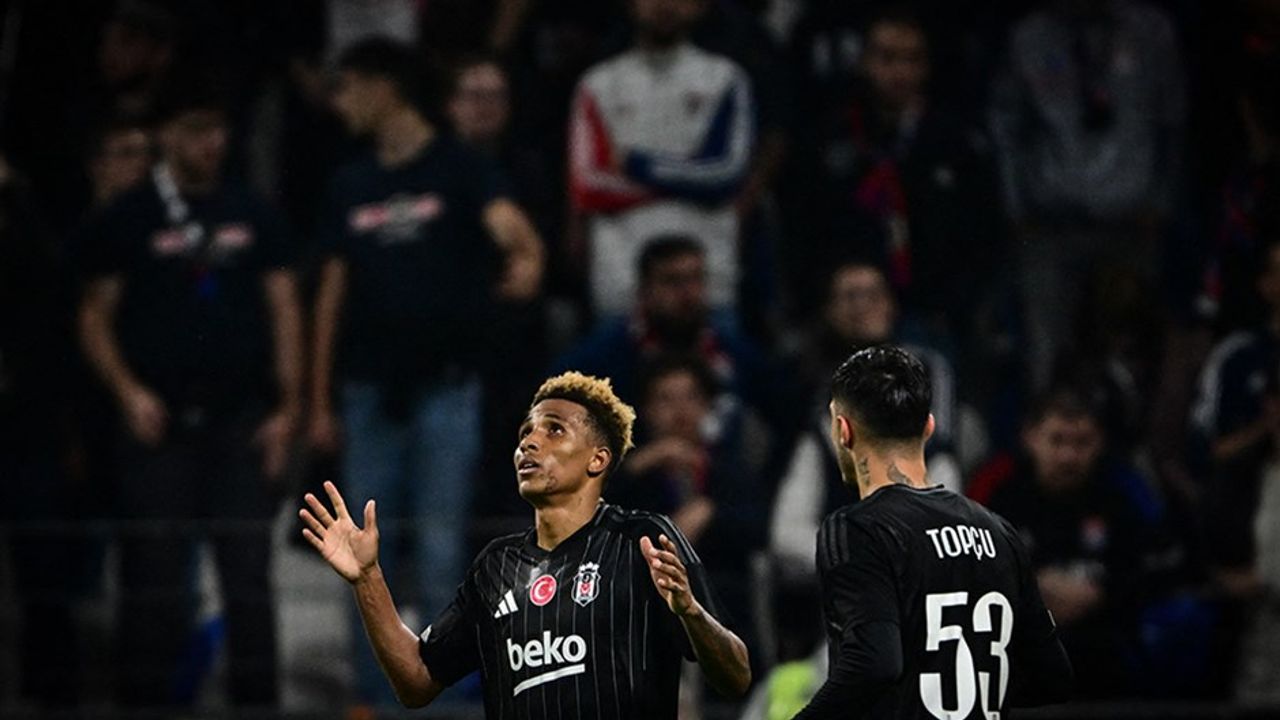 Kara kartal Fransa’da yüksek uçtu!