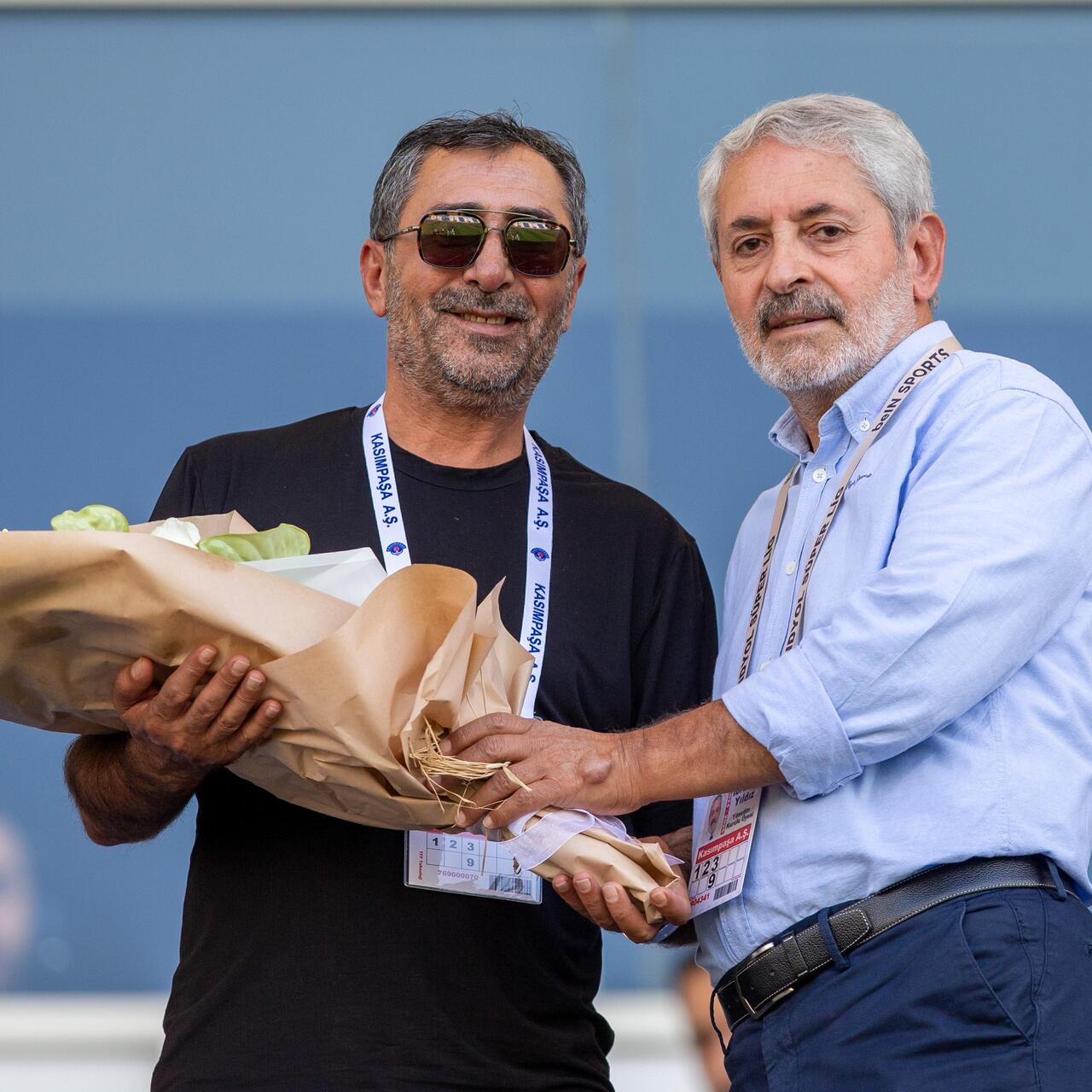 Kasımpaşa’dan Bodrum FK’ya çiçek