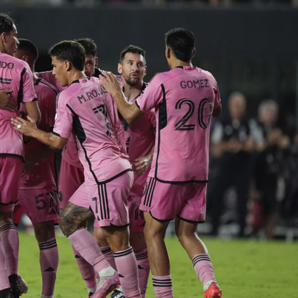 Lionel Messi 46. kupasını kaldırdı!