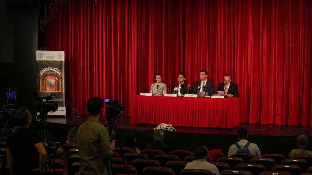 Manisa Şehir Tiyatrosu perdelerini açıyor