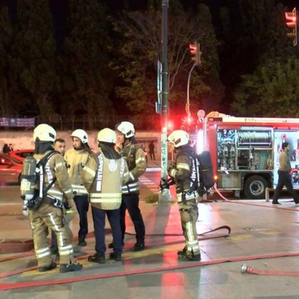 Mecidiyeköy metro istasyonunda yangın