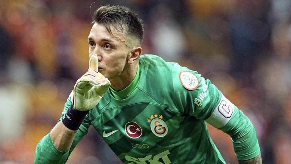 Muslera sokak satın aldı!