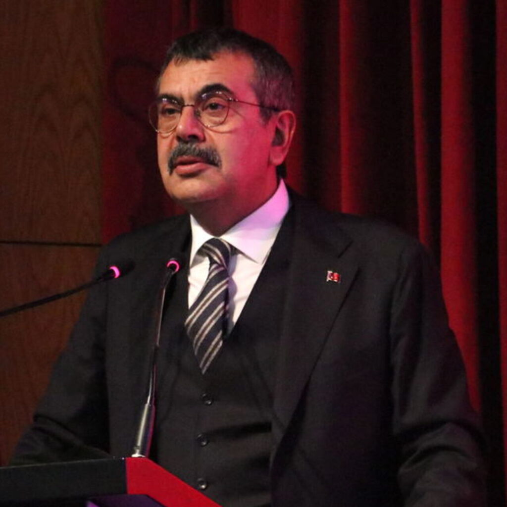 Öğretmenlerin ara tatil seminerleri online yapılacak