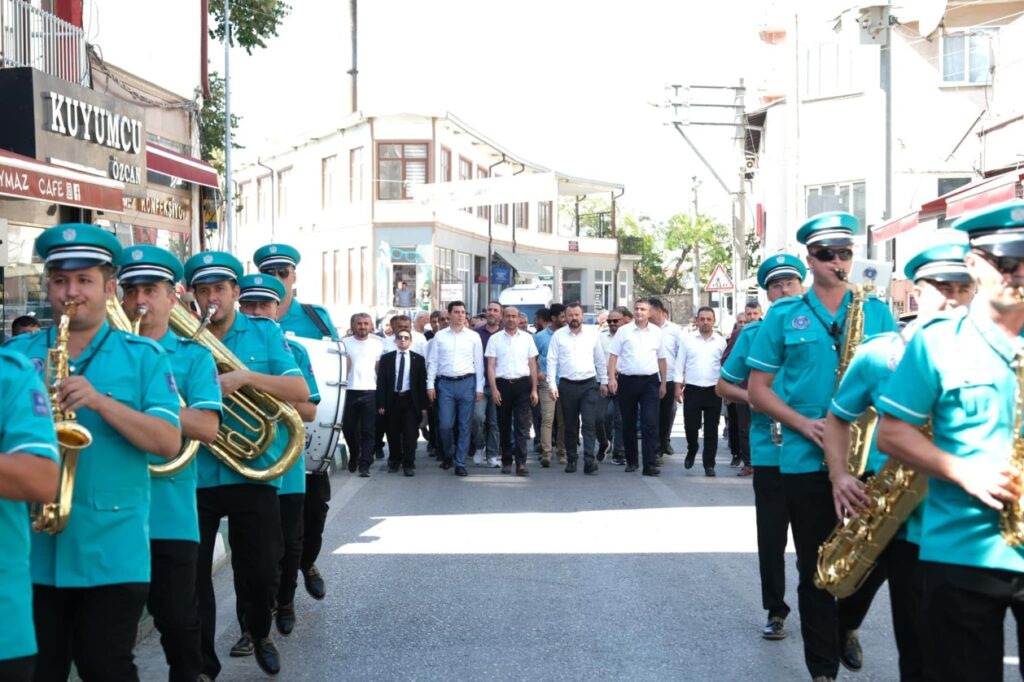 Orhaneli Karagöz Festivali ve Kurtuluş Şenlikleri açılışı
