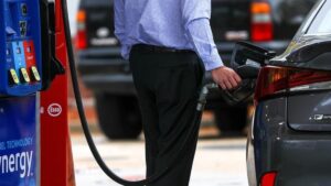 Ortadoğu’daki gerilim, petrol fiyatlarına haftayı yüzde 10 artışla kapattırıyor