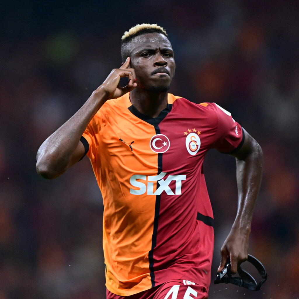 Osimhen Türkiye’ye alışıyor