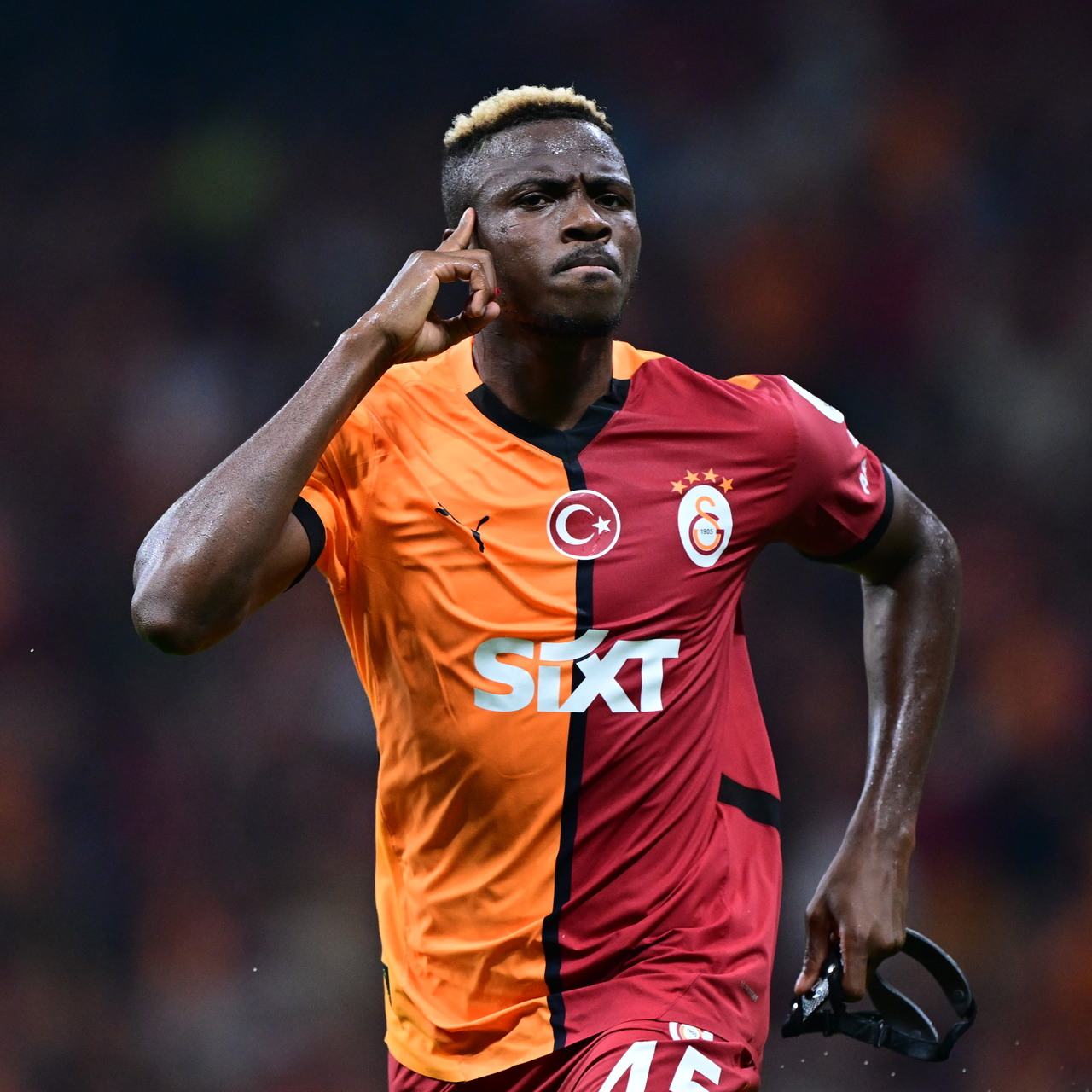 Osimhen Türkiye’ye alışıyor