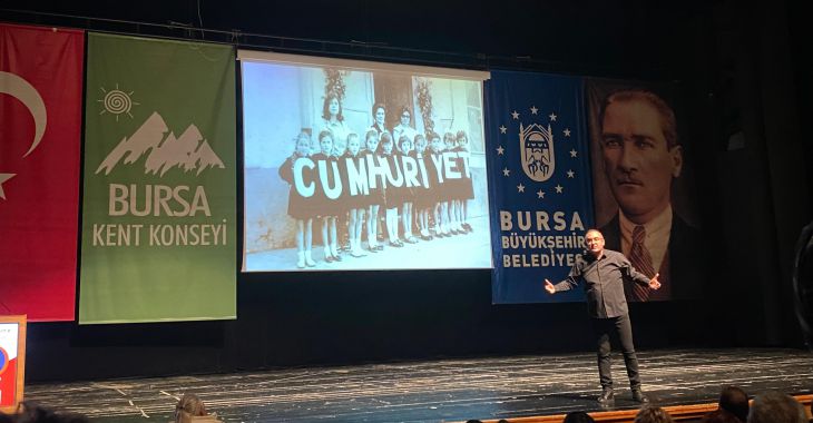 Sunay Akın, ‘Cumhuriyet’e giden yol’da Bursalılar ile buluştu