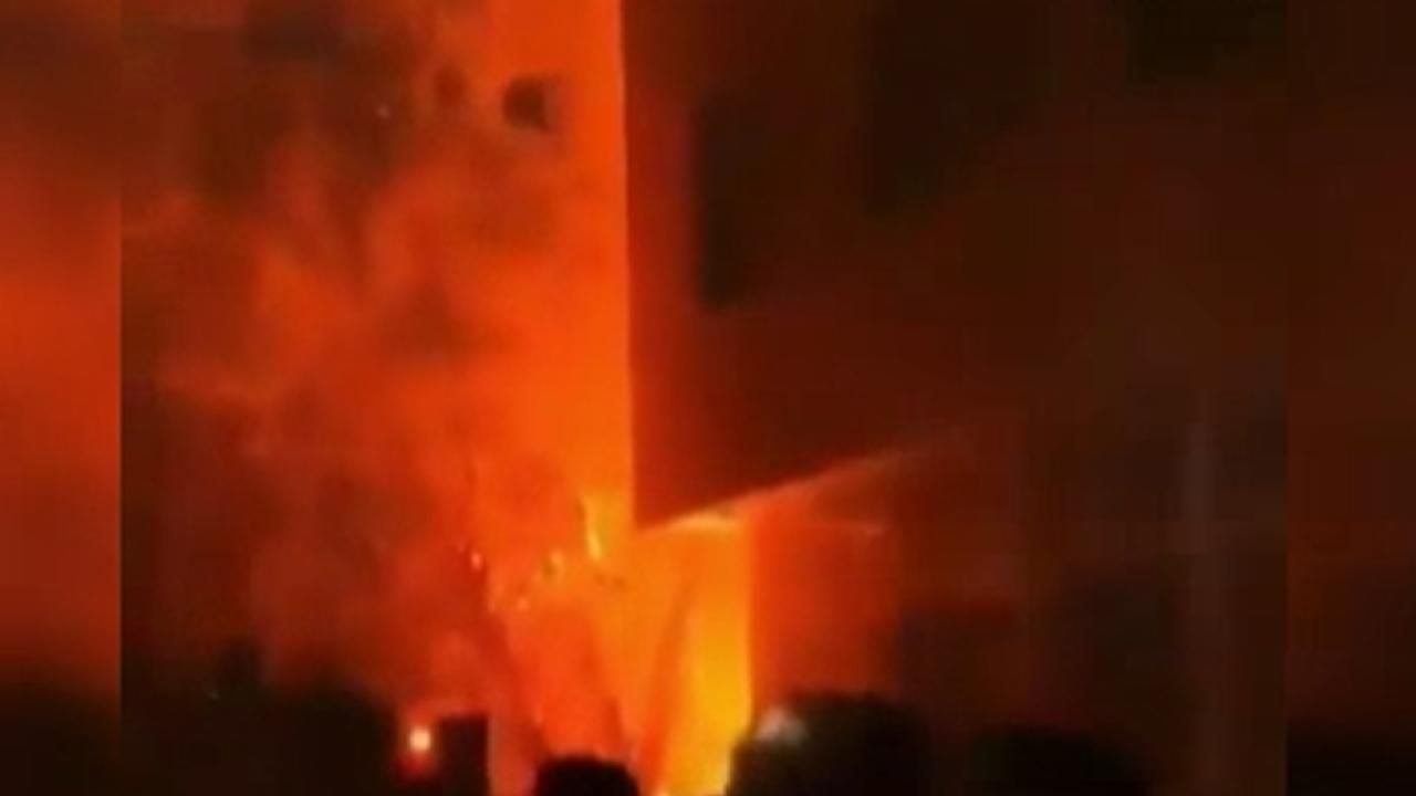 Tahran’da şiddetli patlama iddiası: İsrail ‘saldırı’ dedi, İran ‘AVM yangını’!