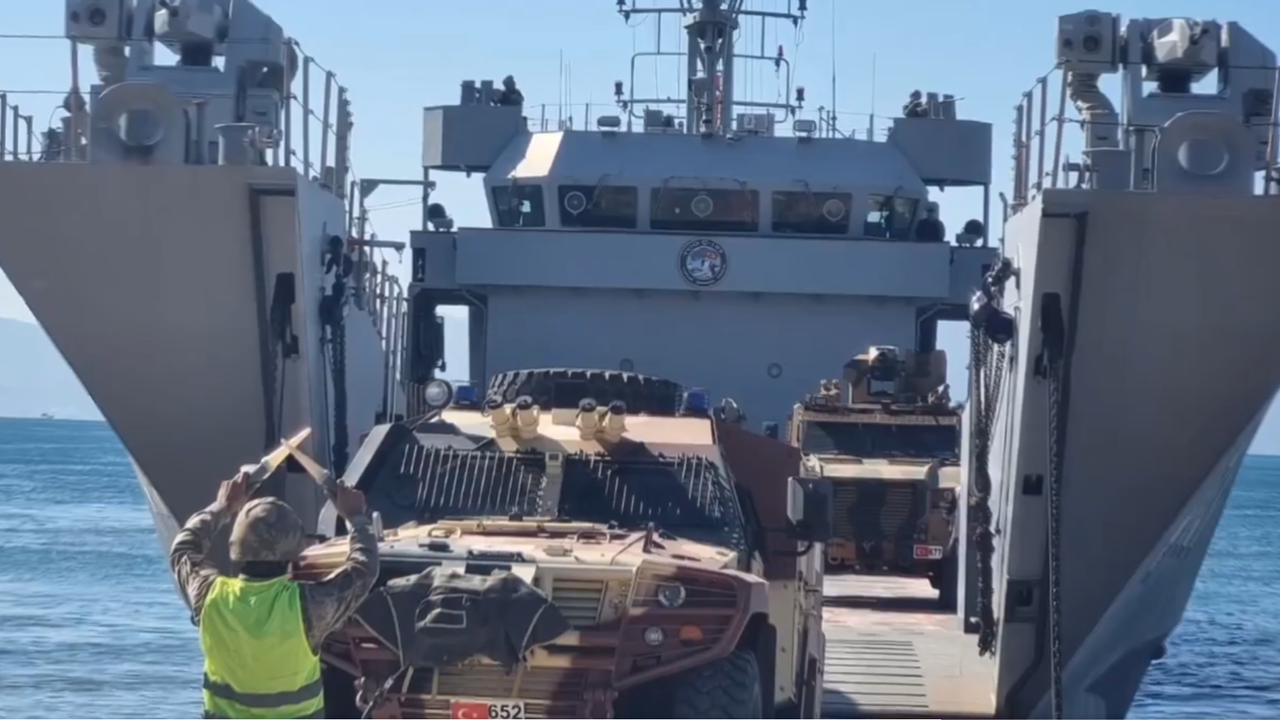 Türk Kara ve Deniz Kuvvetleri karaya birlikte çıktı