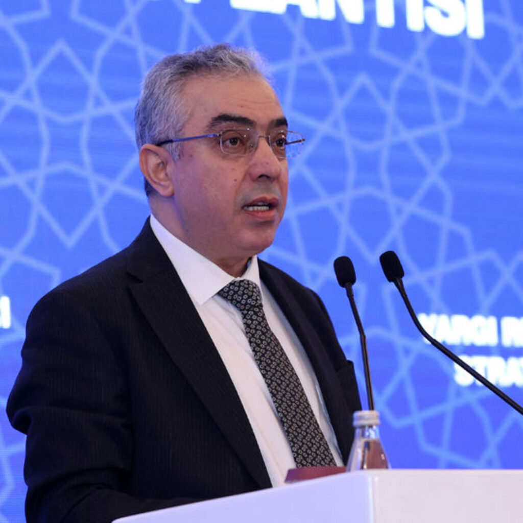 Uçum’dan ‘ayakta karşılama’ paylaşımı