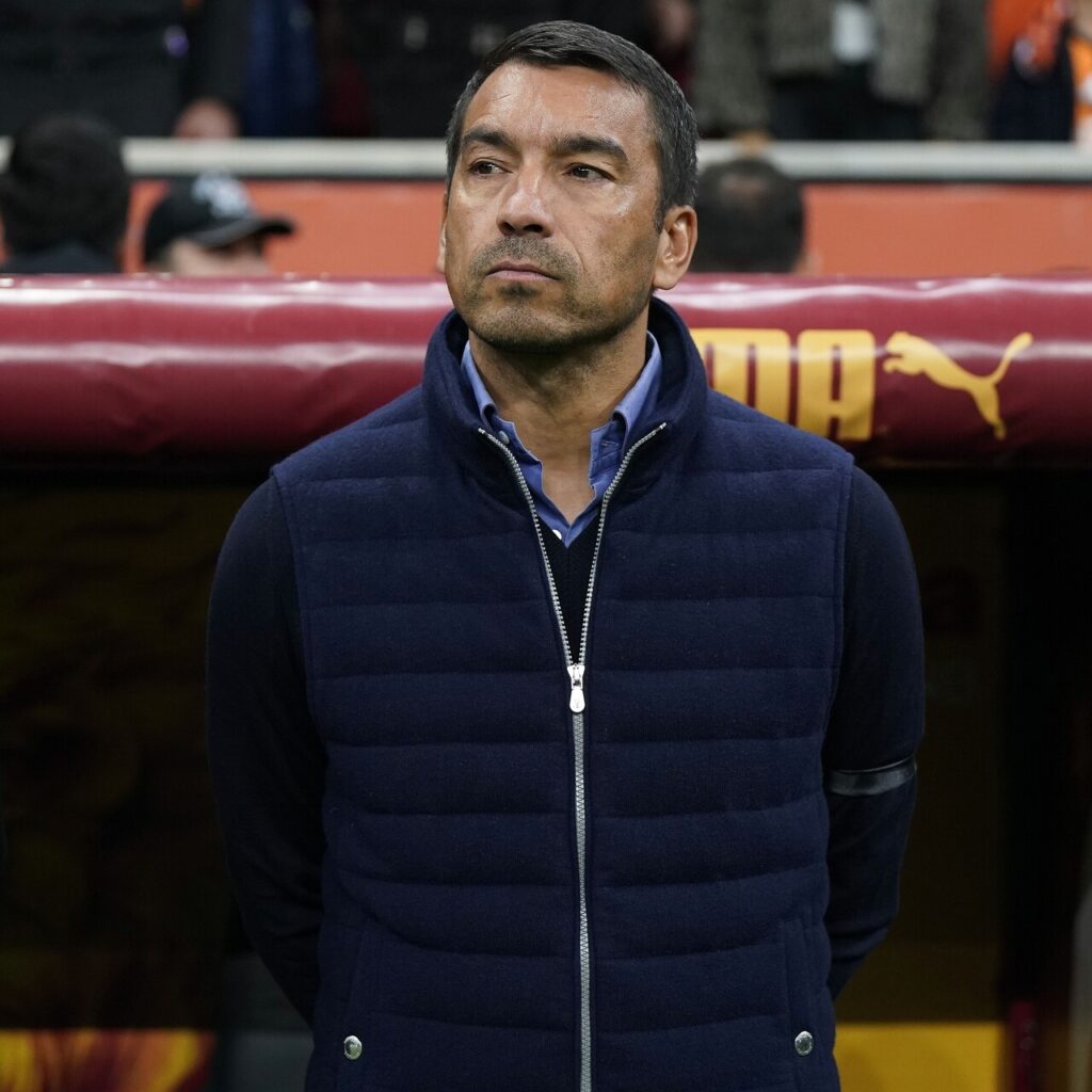 Van Bronckhorst’tan hakeme tepki!