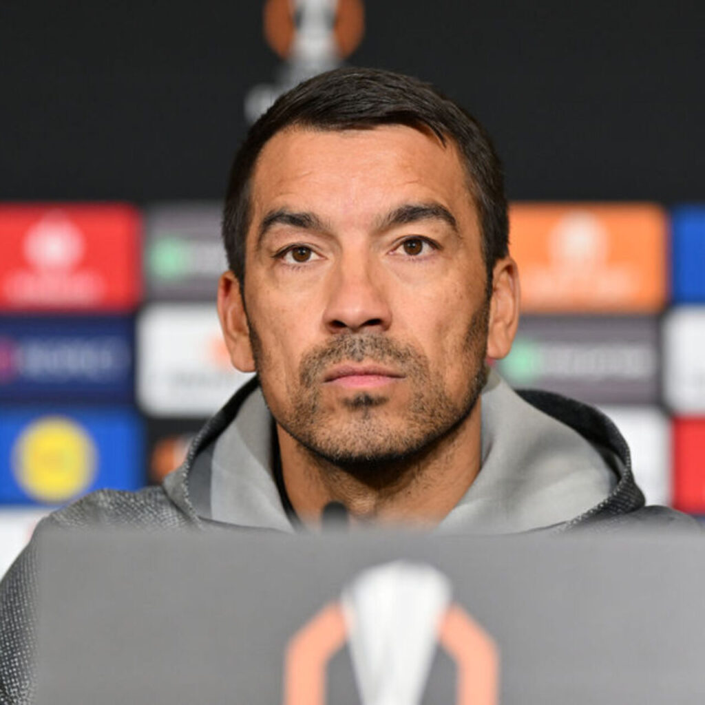 Van Bronckhorst’tan kaleci açıklaması!
