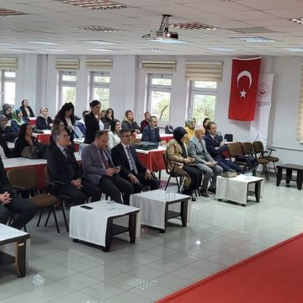 Yenilikçi Mahalli Hizmet İçi Eğitim Programı başladı