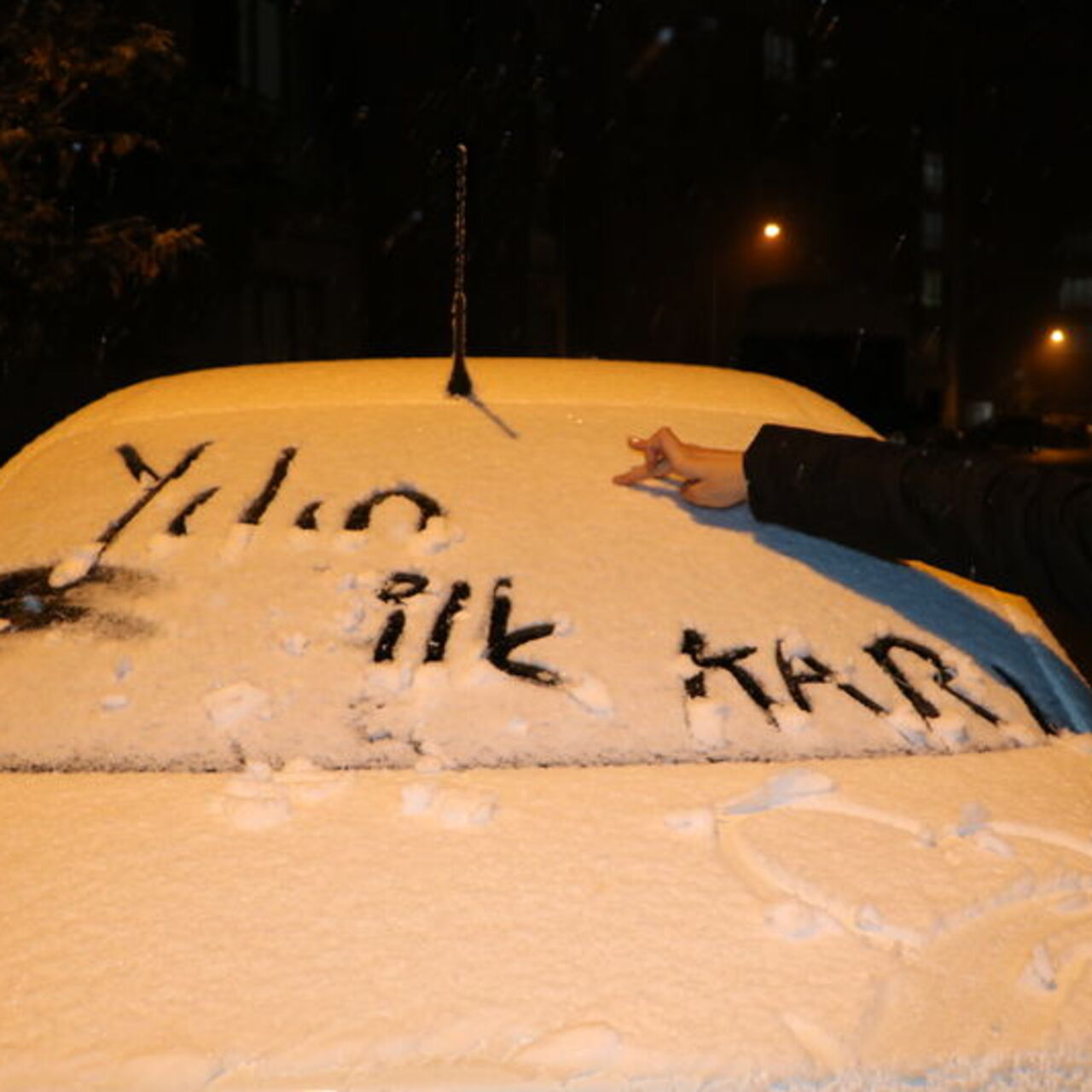 Yerleşim yerlerinde ilk kar yağışı!