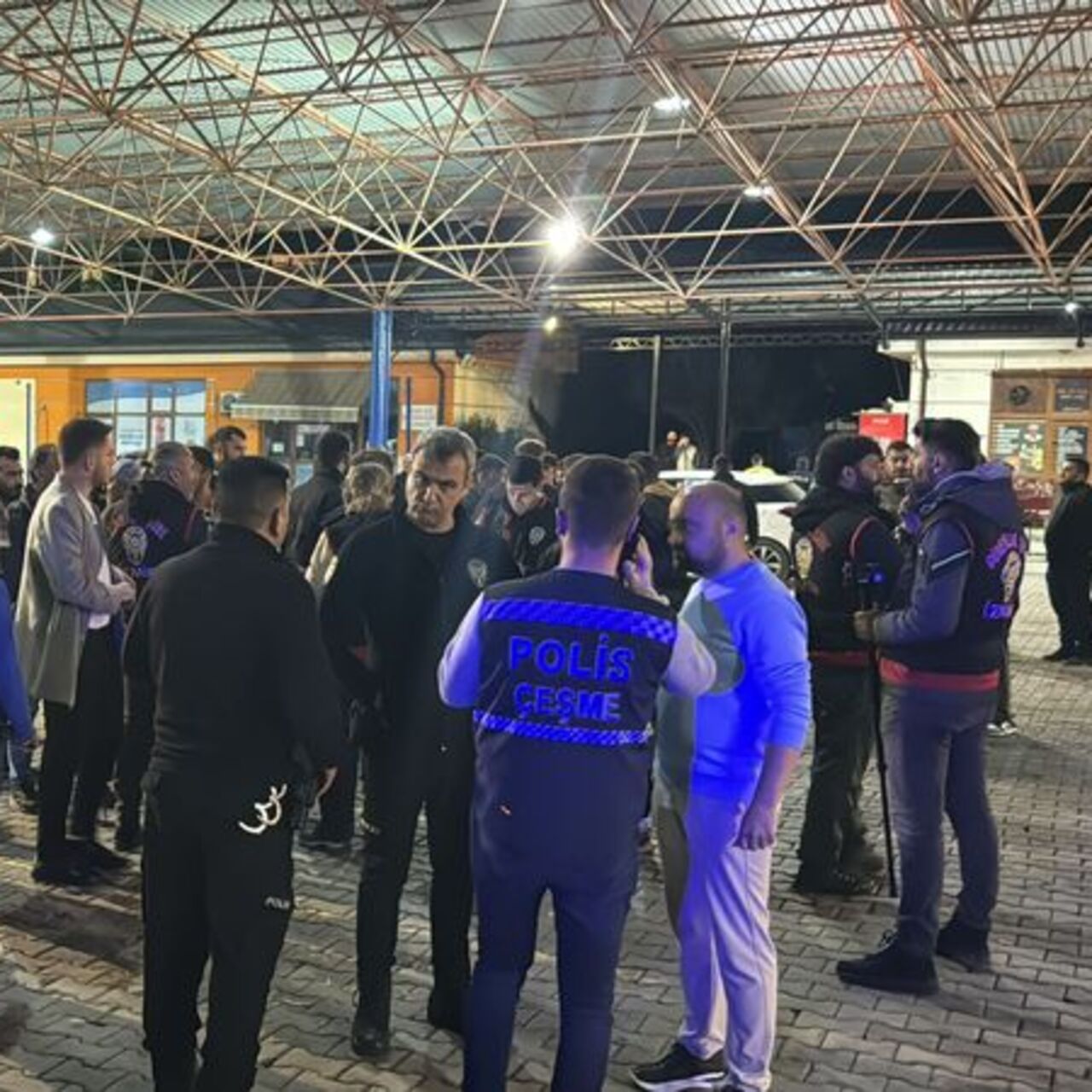 İzmir’de polislere silahlı saldırı! 3 yaralı