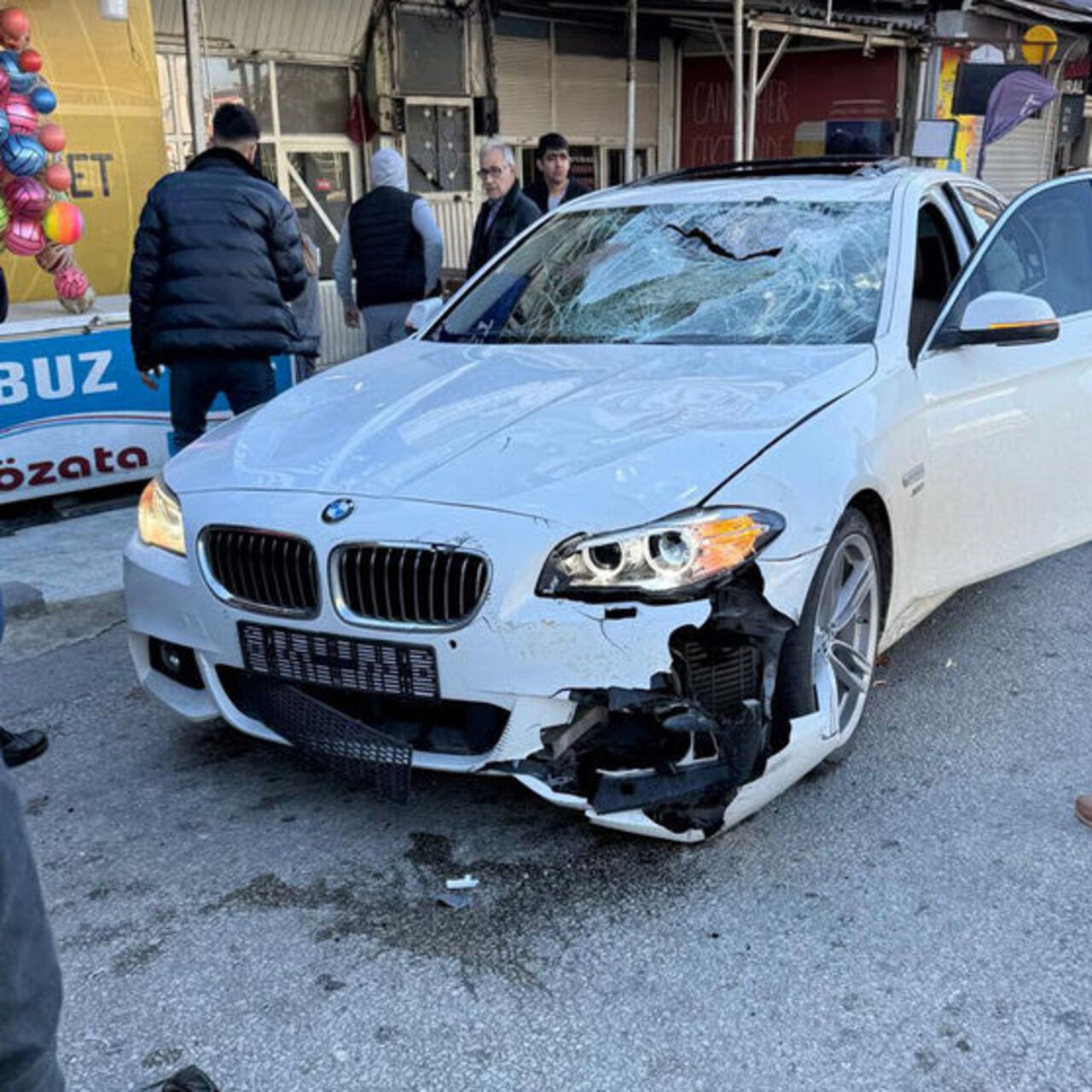 Acı tesadüf: Babasının 15 yıl önce öldüğü kavşakta ağır yaralandı