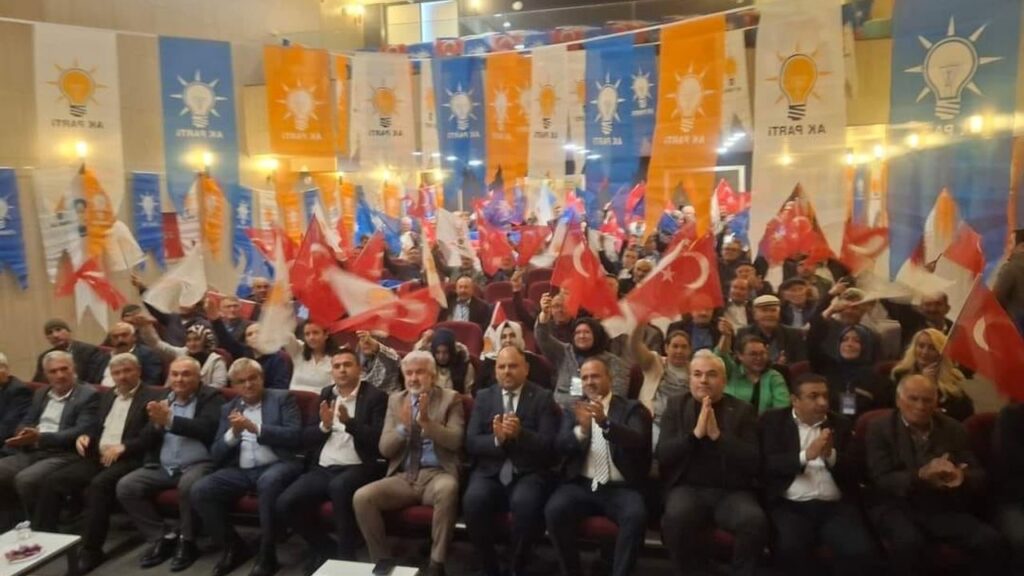AK Parti Selendi İlçe Başkanlığına Şafak Aydoğuş seçildi