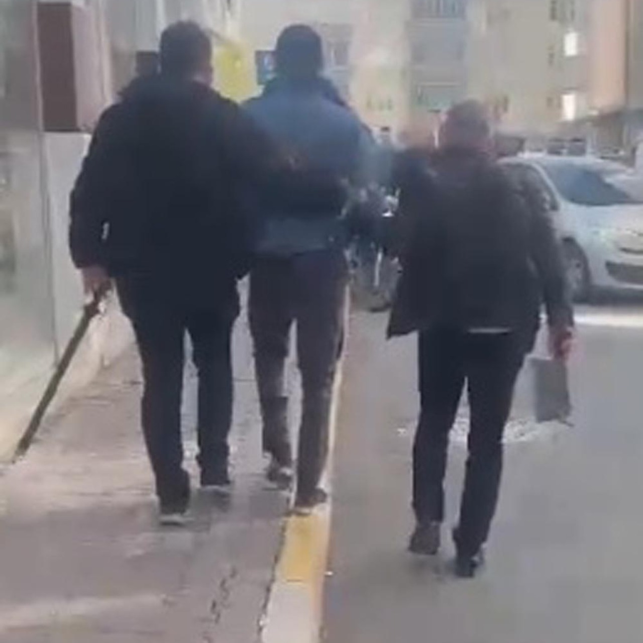 AK Parti il binasına satırlı saldırı!