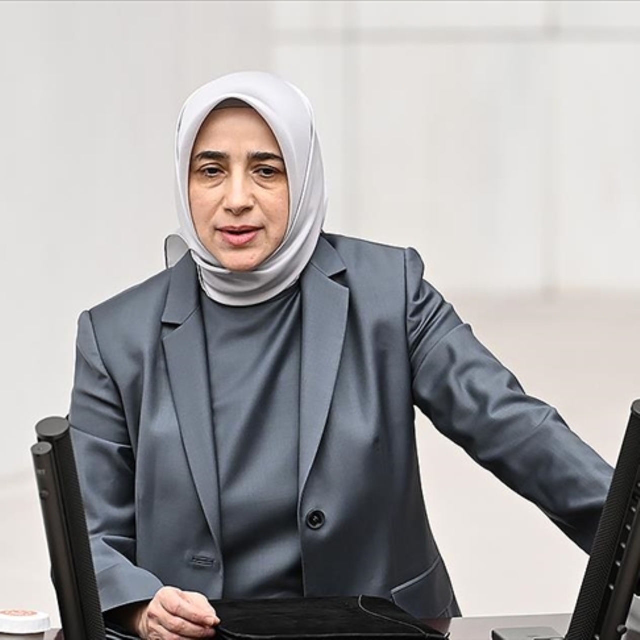 AK Partili Zengin: Her şeyi paraya bağlıyorsunuz