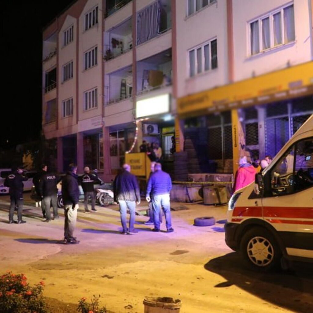 Alkollü mekanda silahlı kavga: 1 ölü