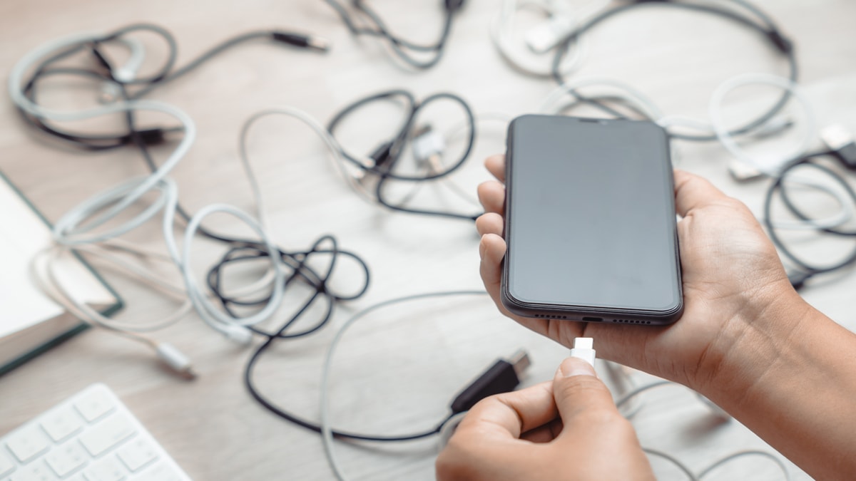 Artık priz aramanıza gerek kalmayacak: Tek hamleyle telefonun şarjı tüm gün yetecek