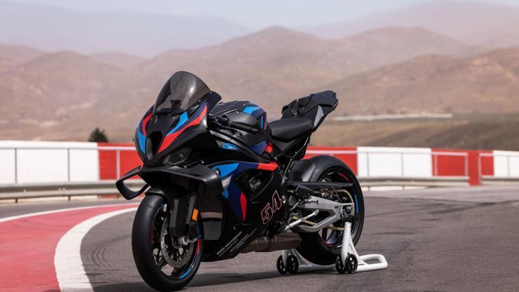 BMW’nin Superbike ve Hyper Naked modelleri yenilendi 