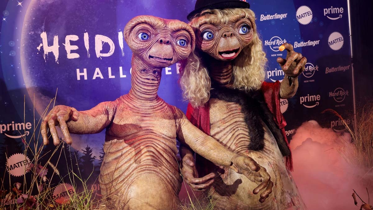 Bakan bir daha baktı: Dünyaca ünlü yıldızı kimse tanımadı!