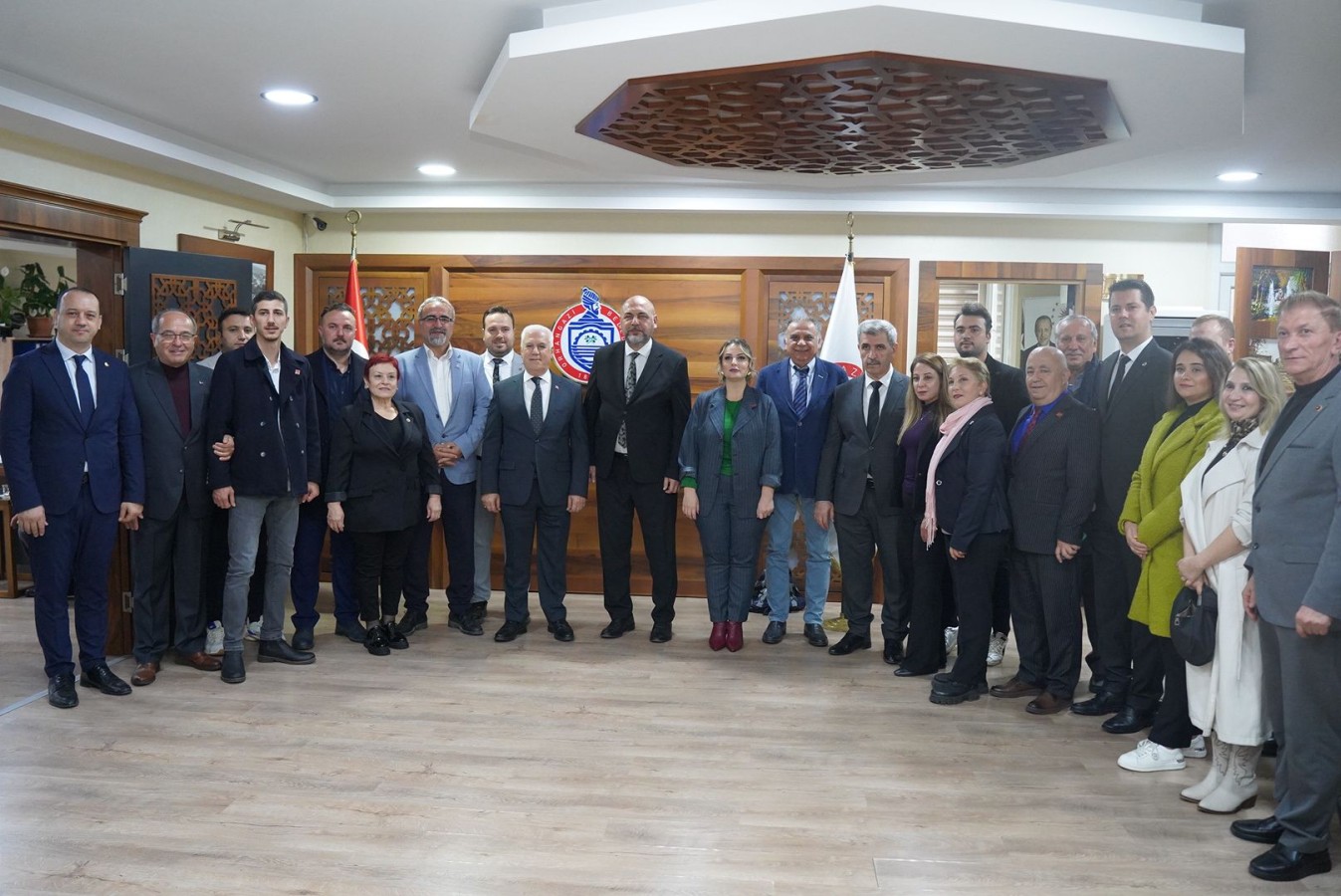 Başkan Mustafa Bozbey Ekibiyle Birlikte Başkan Bekir Aydın’ı Ziyaret Etti