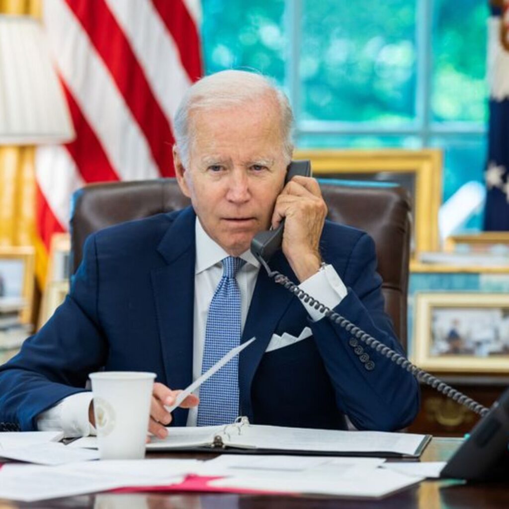 Biden, Harris ve Trump’ı aradı