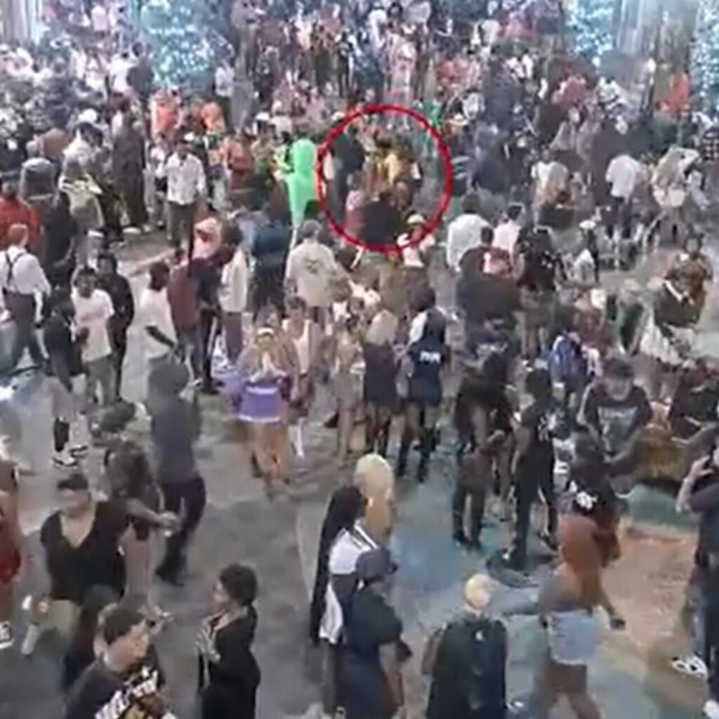 Cadılar Bayramı saldırısı: 2 ölü 6 yaralı