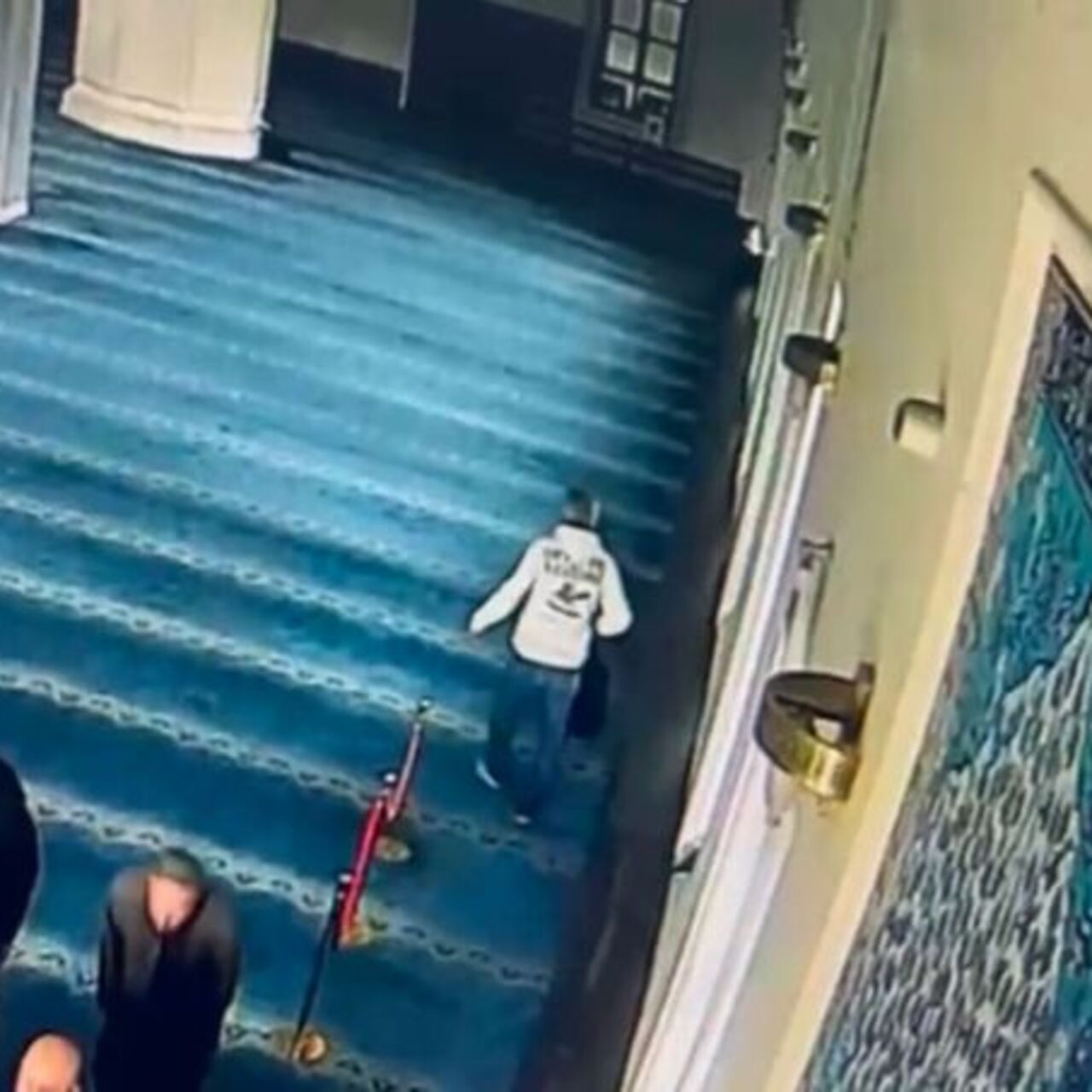 Camide hırsızlığa suçüstü