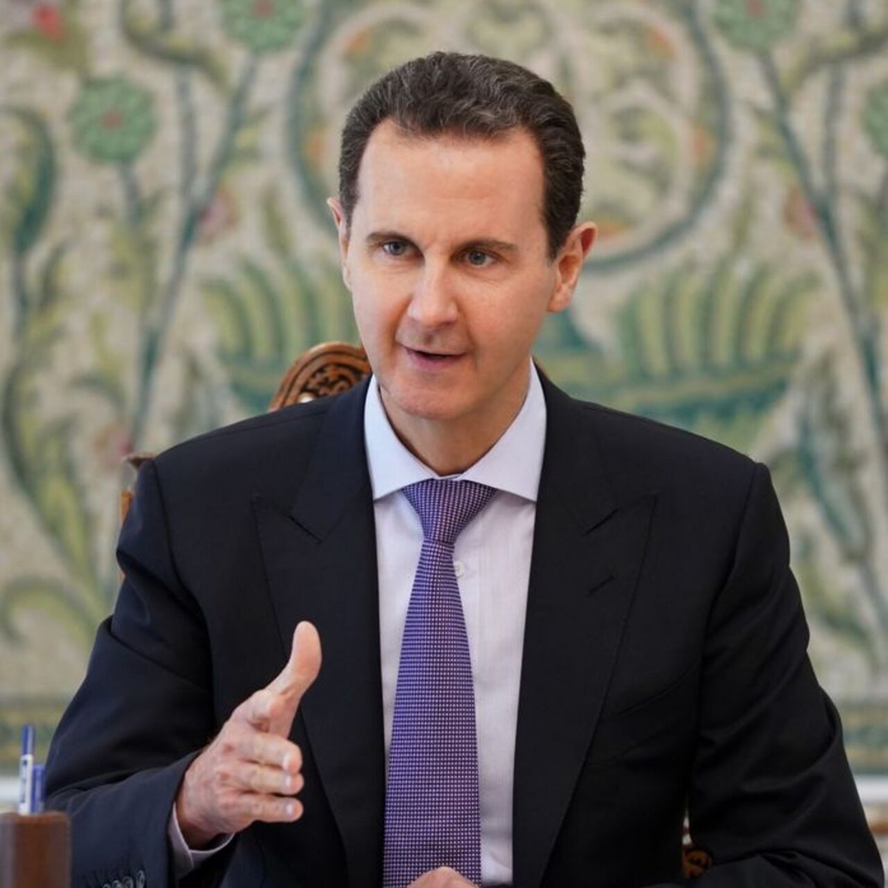 Esad rejimi üç ateş arasında