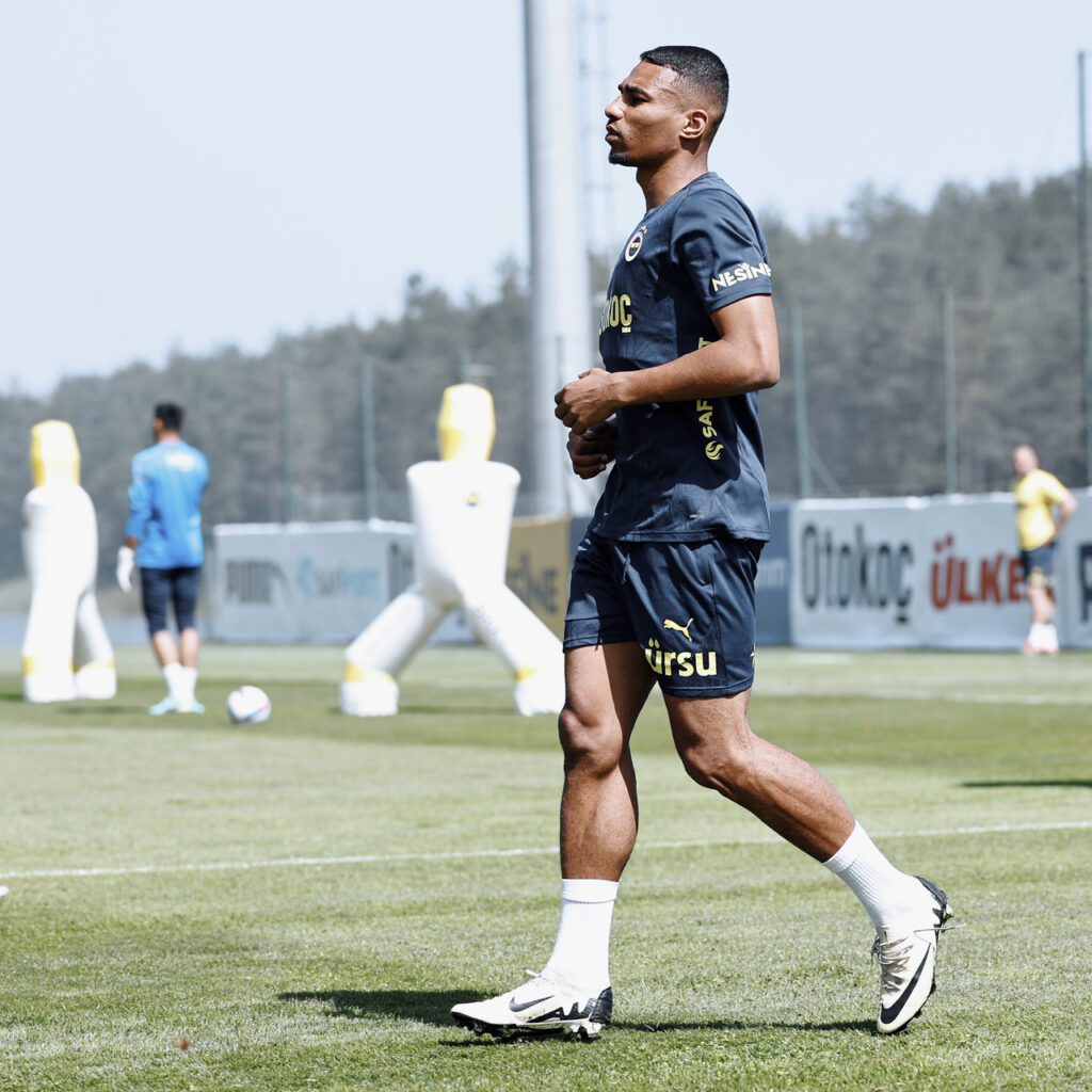 Fenerbahçe’ye Djiku müjdesi!