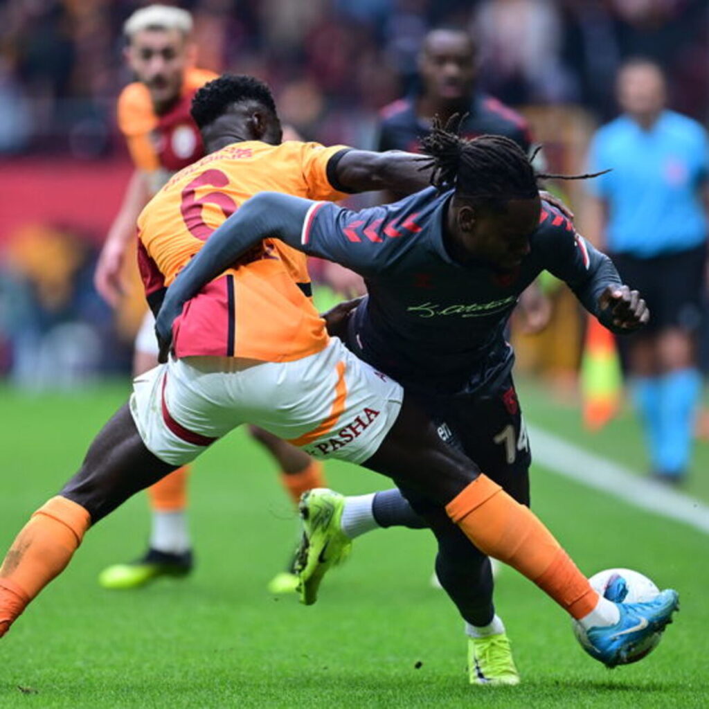 Maçta penaltı kararı!