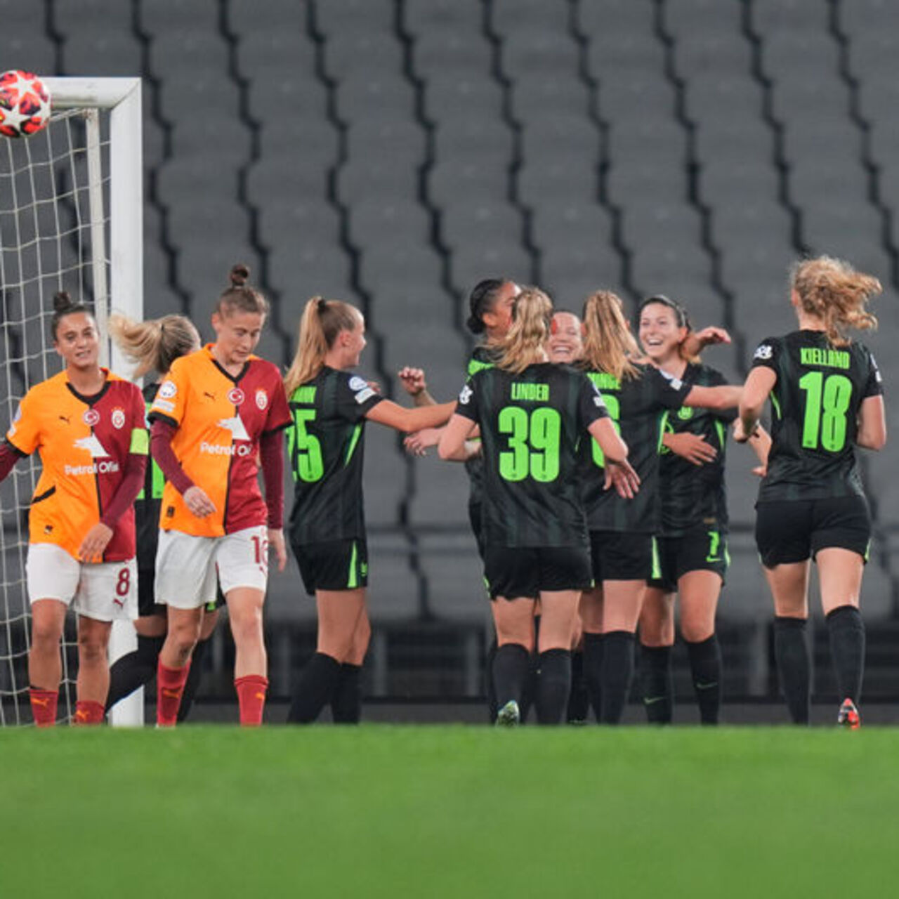 G.Saray evinde fark yedi!