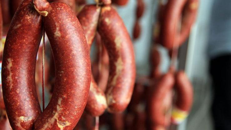 Gıdada hile bitmiyor! Bakanlık yeni listeyi yayımladı: Sucuğun içinden kanatlı eti çıktı