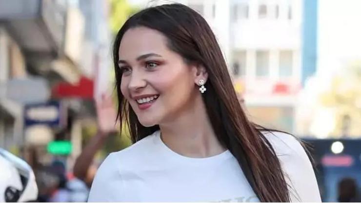 Gülsim Ali’nin alışveriş kombini! Hayranlarını ihmal etmedi