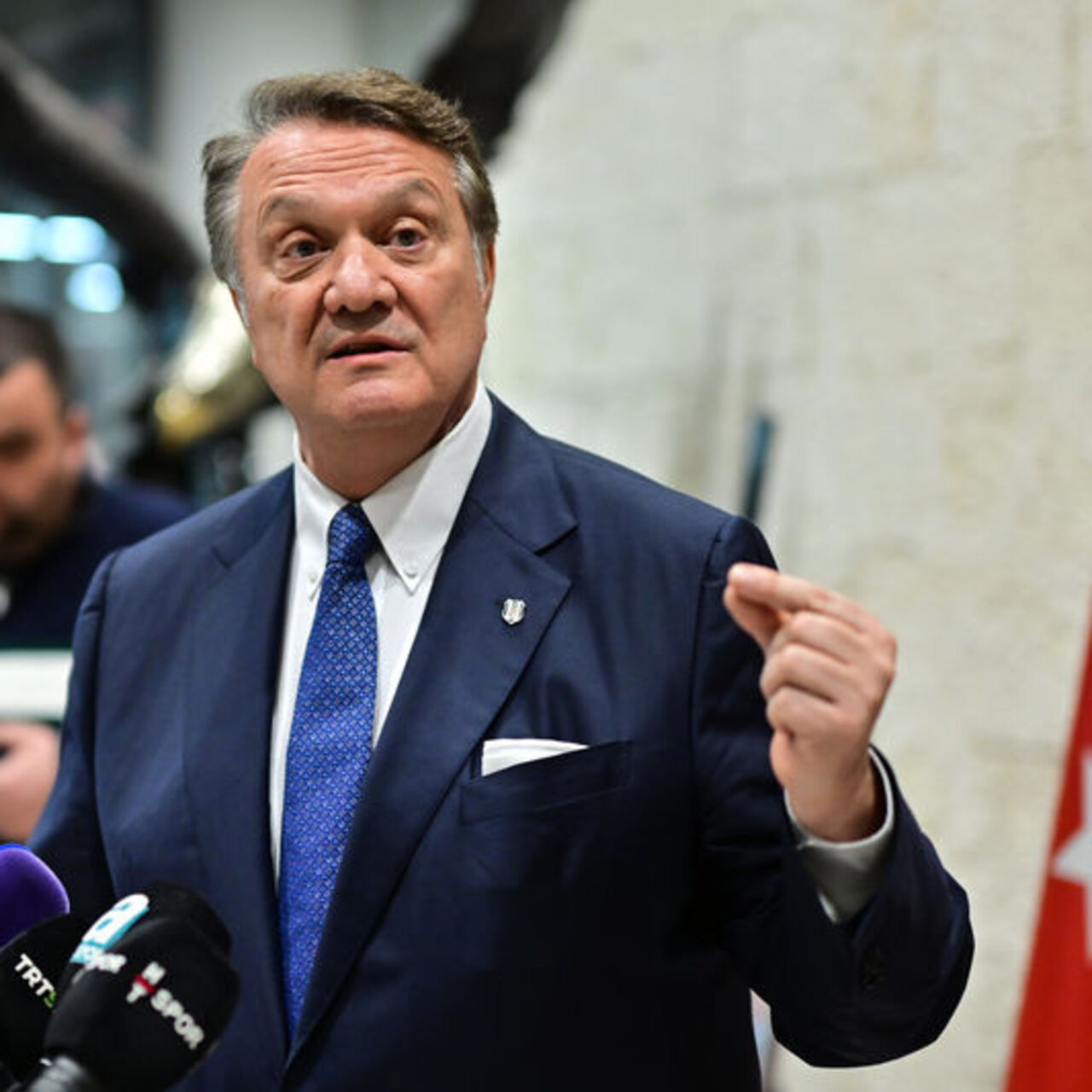 Hasan Arat başkanlıktan istifa etti!