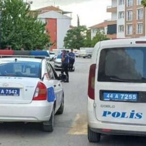 Hasarlı binadan el bombası çıktı!
