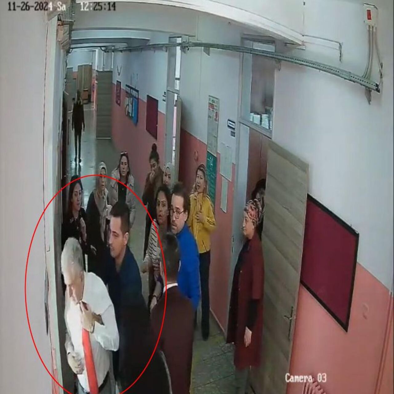 Heimlich manevrası öğretmenin hayatını kurtardı