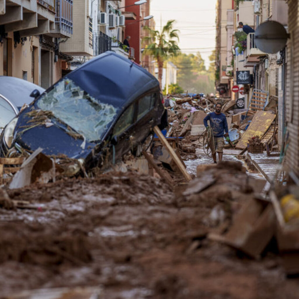 İspanya’dan sel nedeniyle 2.3 milyarlık yardım paketi