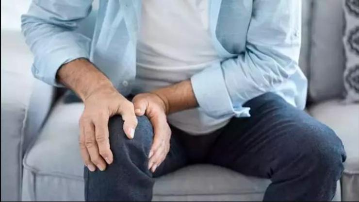 KIŞ AYLARINDA DİZ AĞRILARI NEDEN ARTIYOR?
