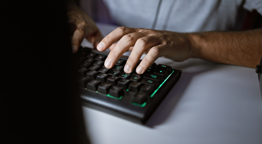 Klavye tuşları neden alfabetik sıraya göre dizilmiyor?