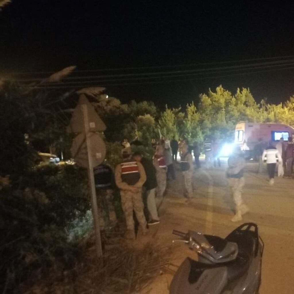 Kontrolden çıkan motosiklet dereye uçtu