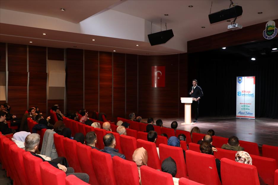 Mehmet Akif Ersoy Ortadoğu’daki Medya Algısını İnegöl’de Anlattı