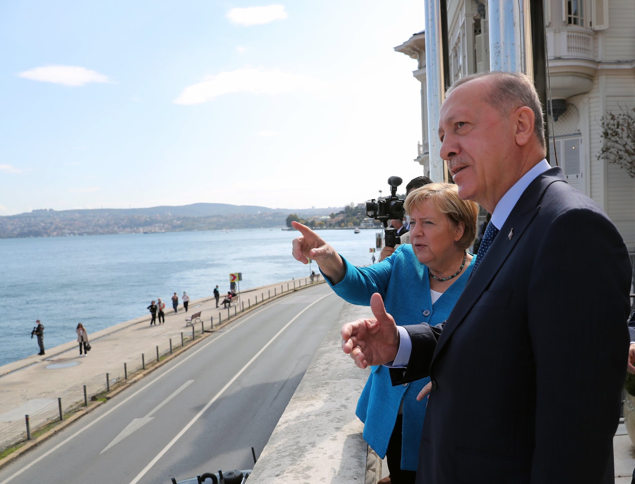 Merkel anlatıyor: Avrupa, Türkiye’yi 3 milyar avroya nasıl kandırdı?