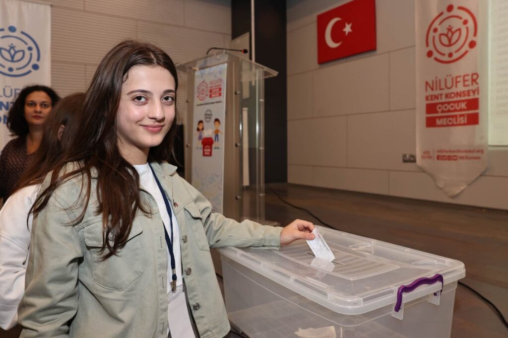 Nilüferli çocuklar demokrasi şöleni yaşadı