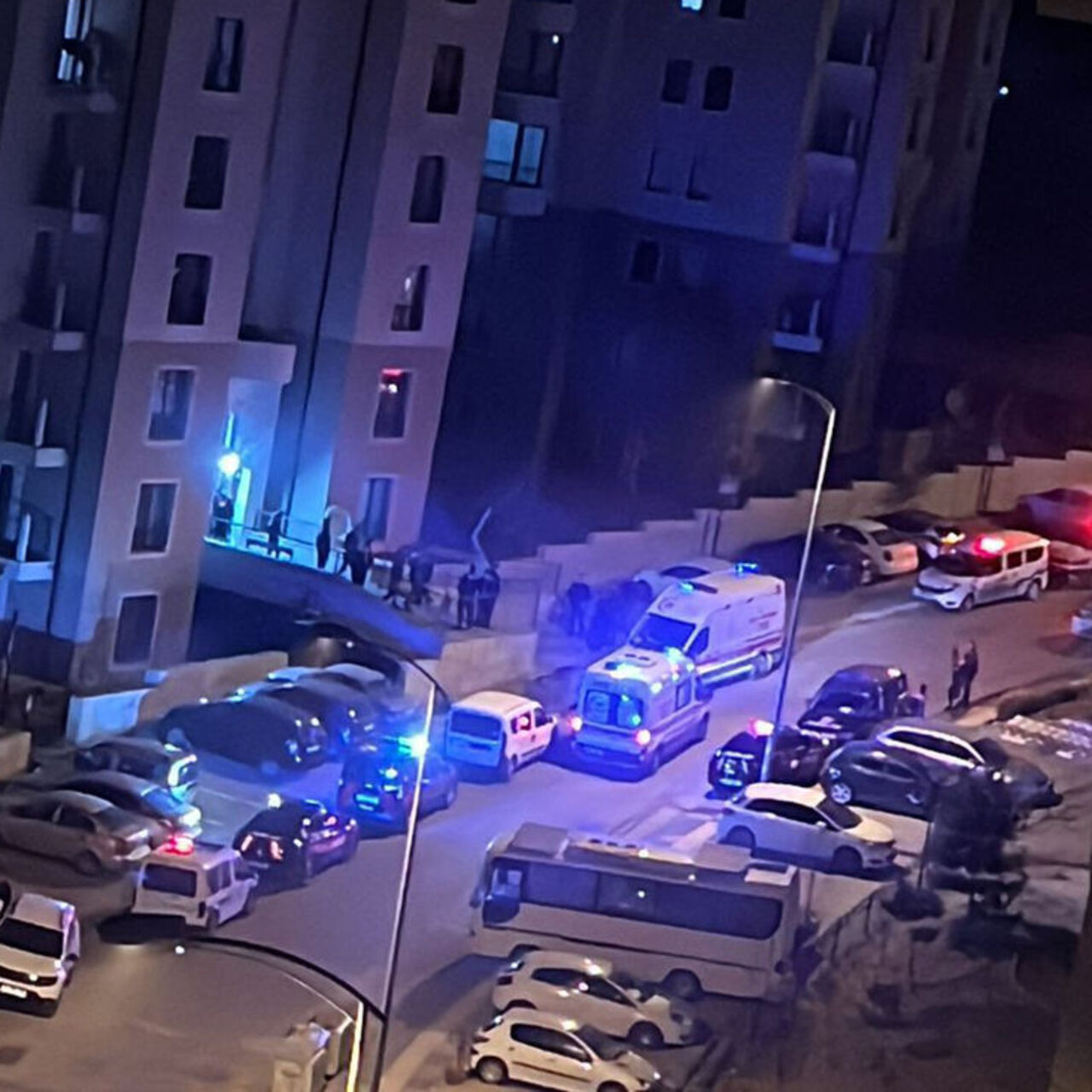 Polis memuru eşini öldürüp intihara kalkıştı