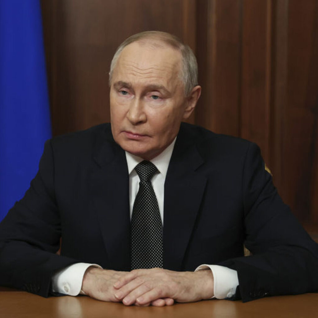 Putin’in elleri spekülasyonlara yol açtı